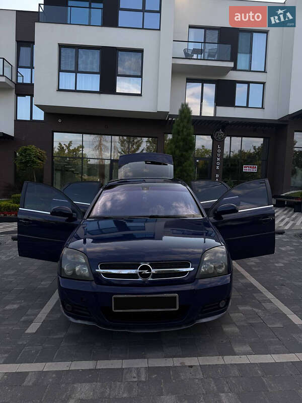 Ліфтбек Opel Vectra 2003 в Ужгороді