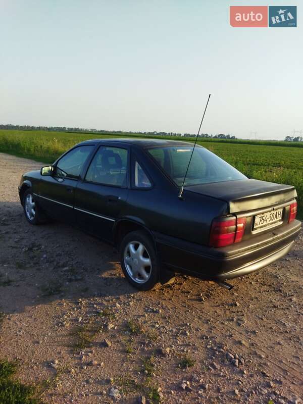 Седан Opel Vectra 1990 в Липовці