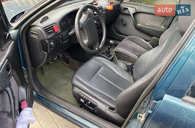 Седан Opel Vectra 1995 в 