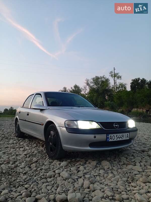 Седан Opel Vectra 1996 в Ивано-Франковске