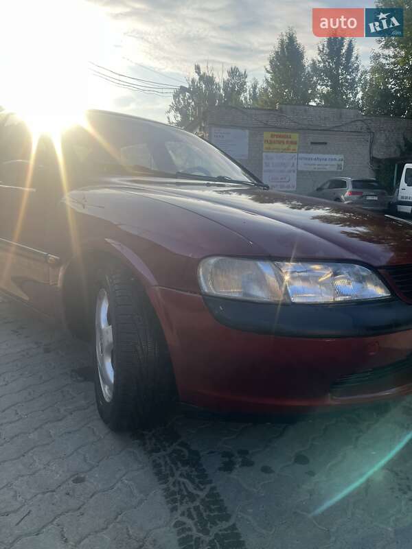 Седан Opel Vectra 1998 в Львові