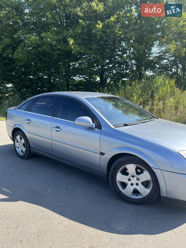 Лифтбек Opel Vectra 2004 в Ивано-Франковске