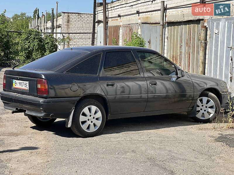 Лифтбек Opel Vectra 1990 в Кременчуге