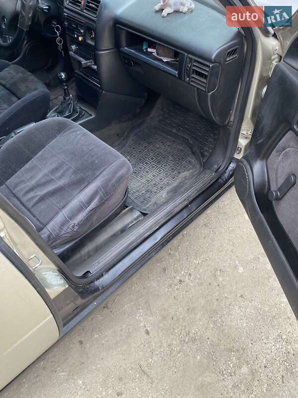 Седан Opel Vectra 1989 в Ивано-Франковске фото 3 Седан Opel Vectra 1989 в Ивано-Франковске