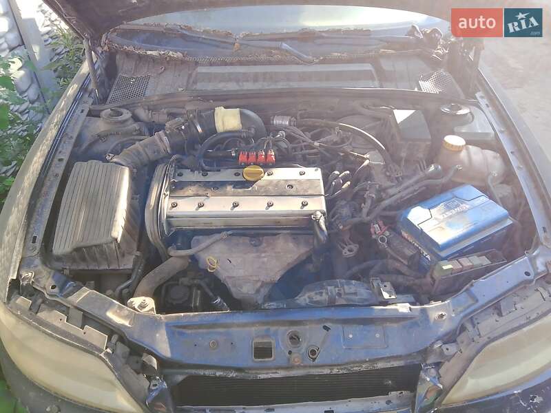 Седан Opel Vectra 2000 в Александрие