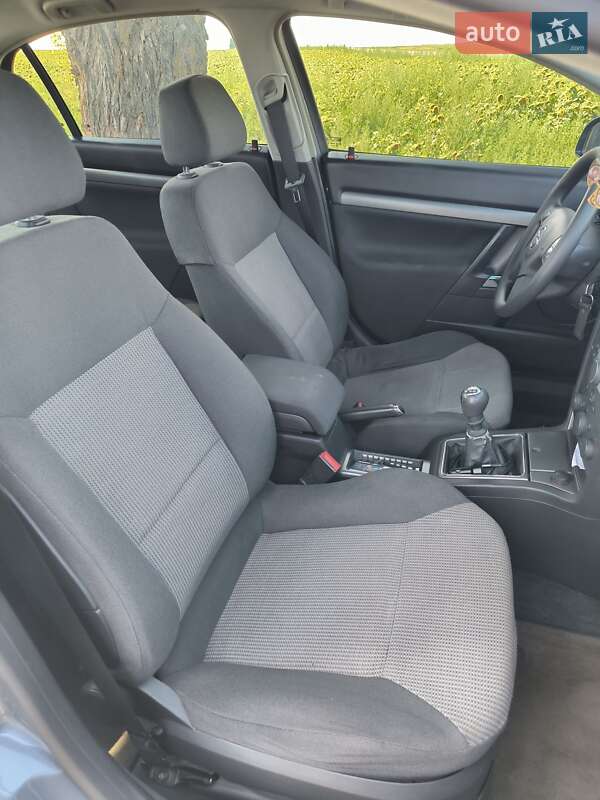 Седан Opel Vectra 2005 в Мироновке