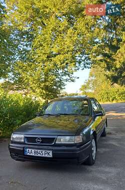 Лифтбек Opel Vectra 1995 в Дубровице