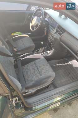 Седан Opel Vectra 2000 в 