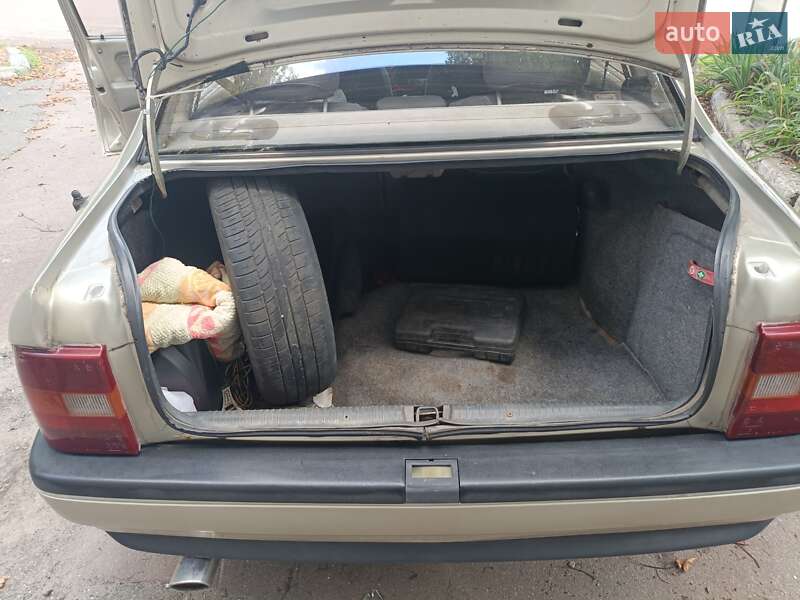 Седан Opel Vectra 1989 в Киеве