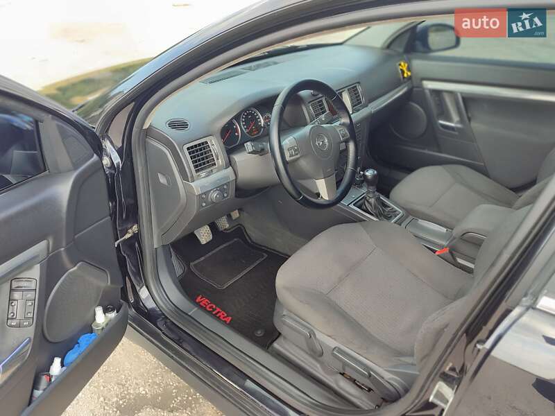 Универсал Opel Vectra 2006 в Новом Роздоле