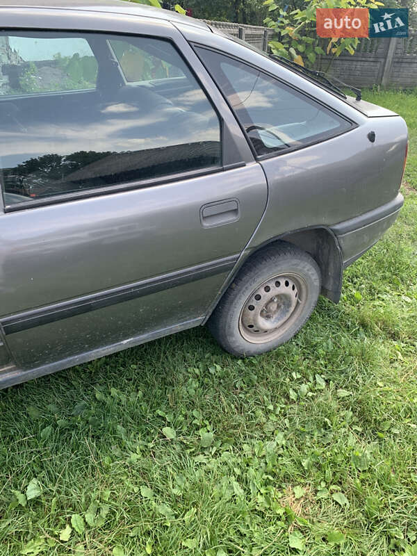 Седан Opel Vectra 1990 в Львове