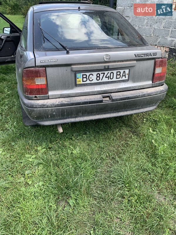 Седан Opel Vectra 1990 в Львове