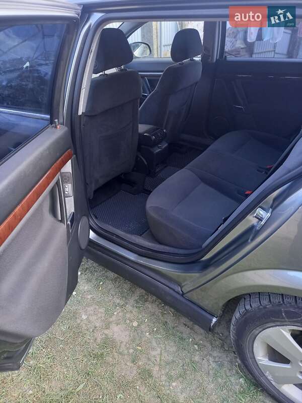 Универсал Opel Vectra 2004 в Черновцах