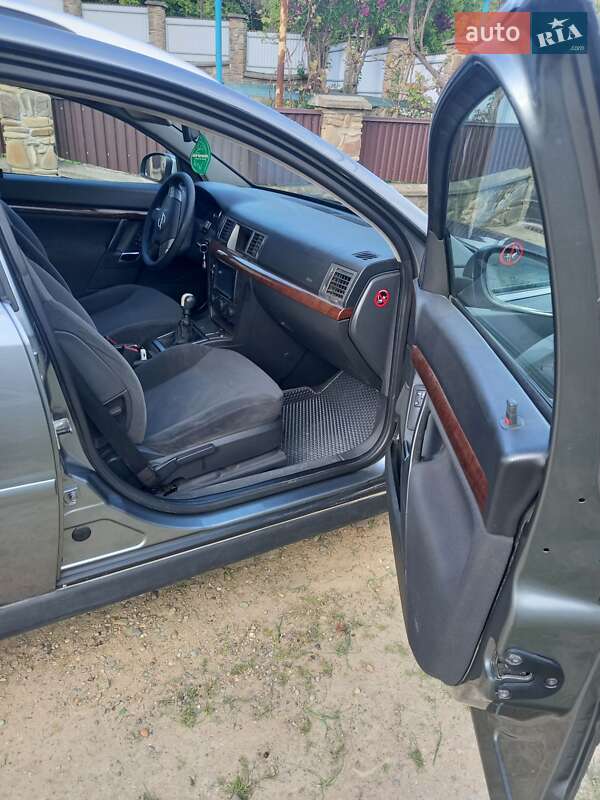 Универсал Opel Vectra 2004 в Черновцах