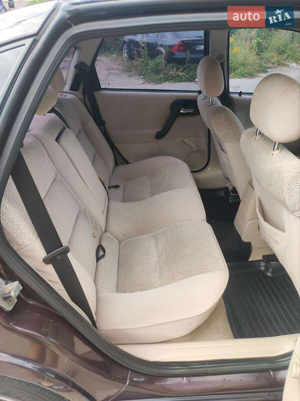 Седан Opel Vectra 2000 в Житомирі