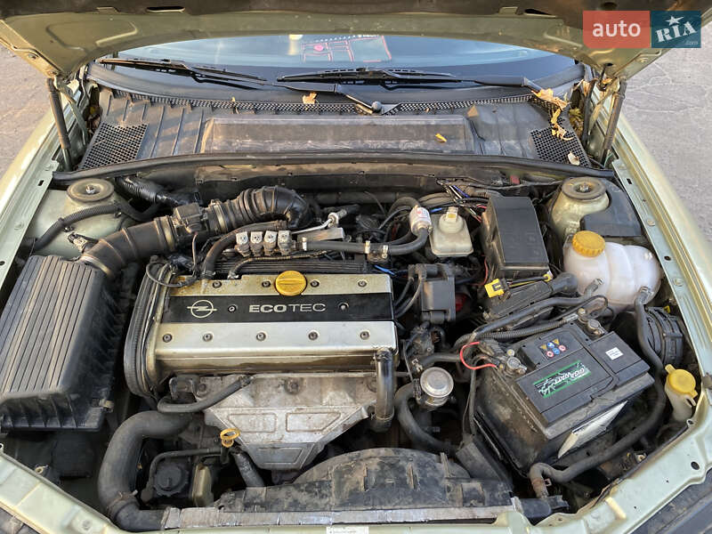 Седан Opel Vectra 1996 в Покрове