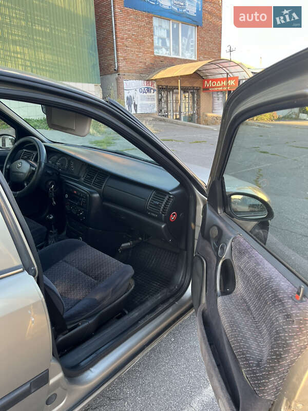 Седан Opel Vectra 1997 в Жмеринке