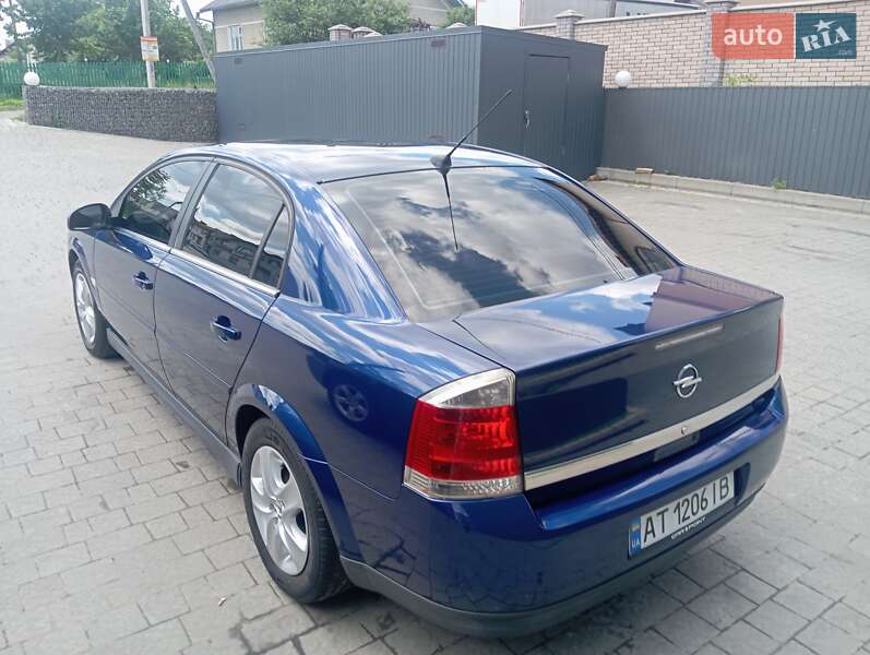 Седан Opel Vectra 2004 в Ивано-Франковске
