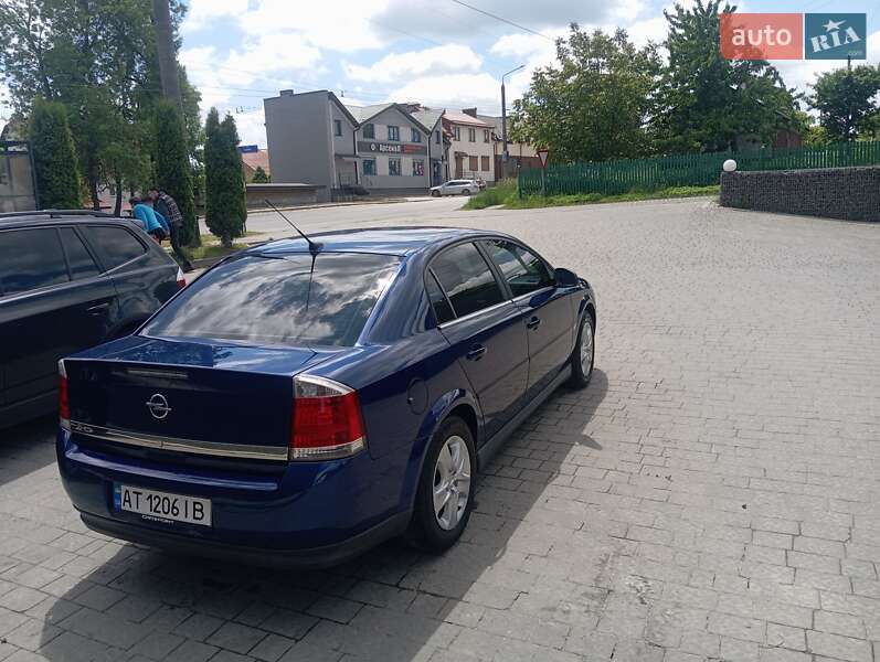 Седан Opel Vectra 2004 в Ивано-Франковске