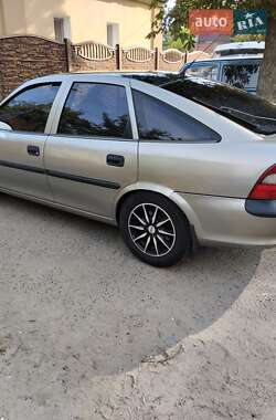 Лифтбек Opel Vectra 1996 в 