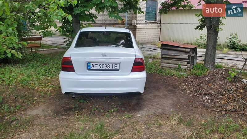 Седан Opel Vectra 1998 в Покрове
