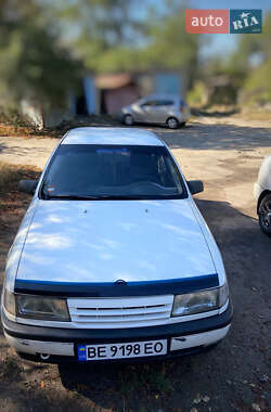 Седан Opel Vectra 1990 в Первомайске