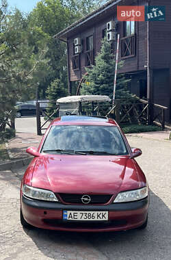 Седан Opel Vectra 1996 в Днепре