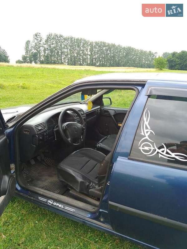 Седан Opel Vectra 1993 в Берестечку