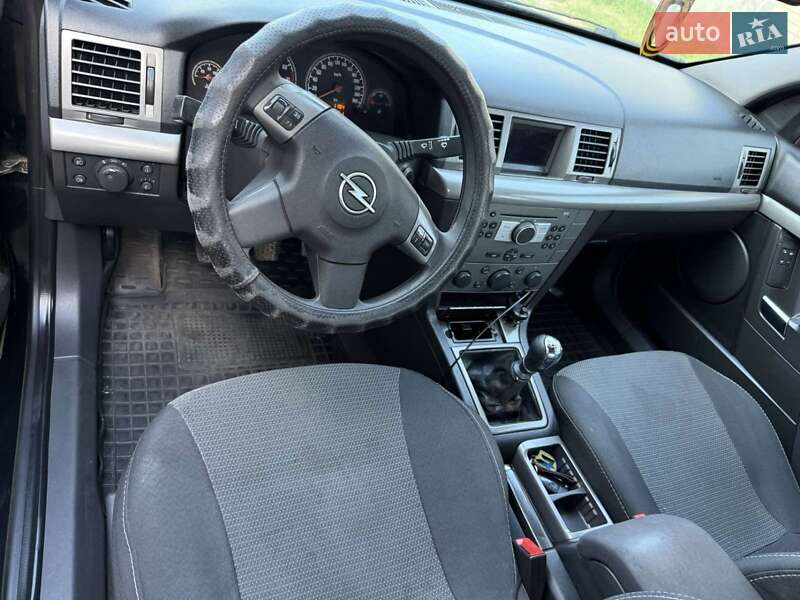 Седан Opel Vectra 2005 в Киеве