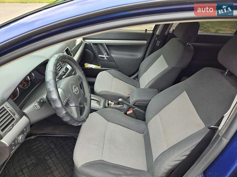 Универсал Opel Vectra 2003 в Обухове