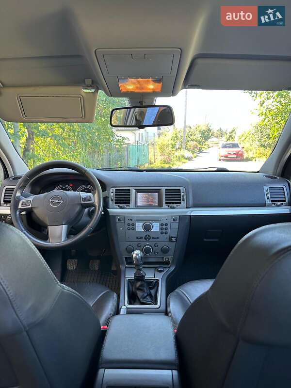 Седан Opel Vectra 2008 в Староконстантинове