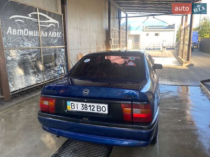 Седан Opel Vectra 1990 в Лубнах