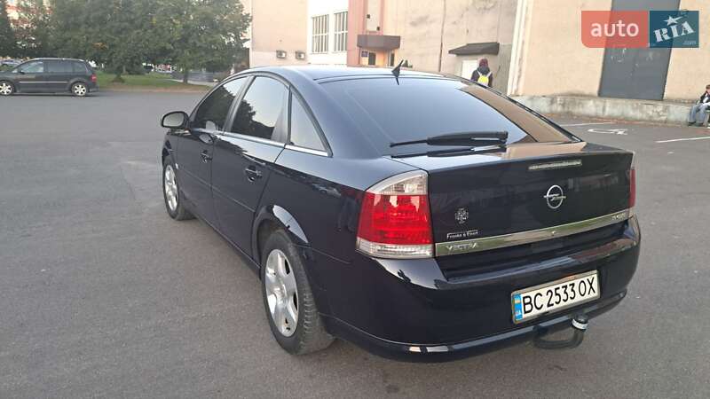 Лифтбек Opel Vectra 2006 в Новояворовске