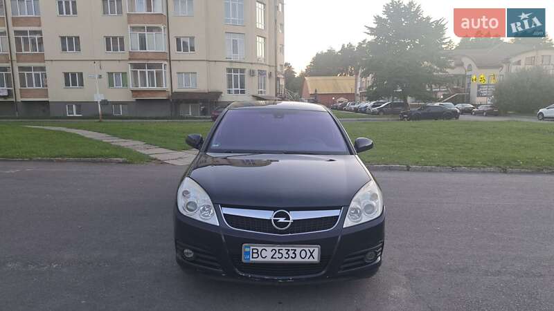 Лифтбек Opel Vectra 2006 в Новояворовске