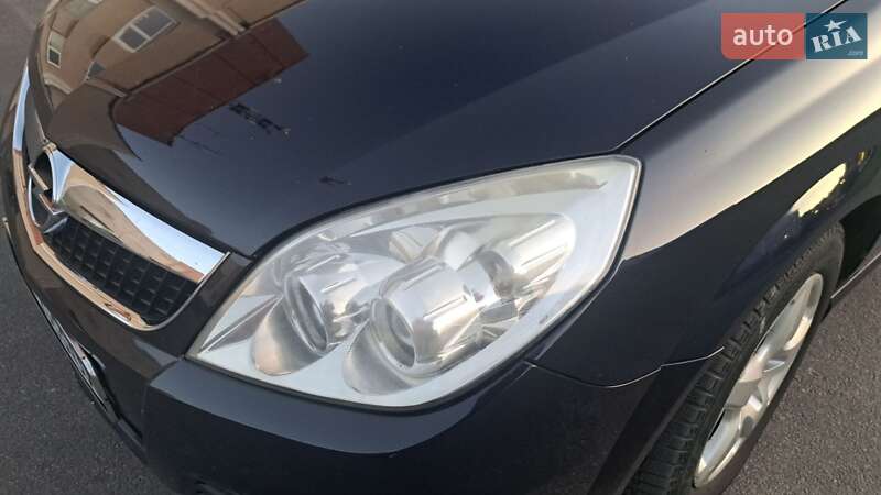 Лифтбек Opel Vectra 2006 в Новояворовске