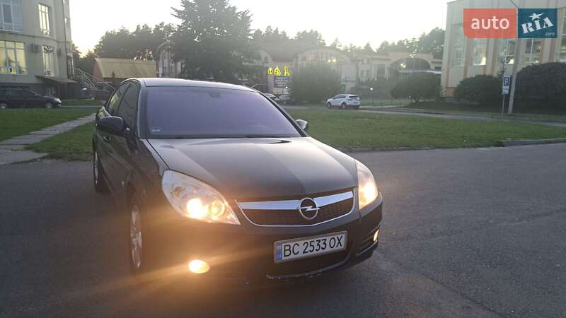 Лифтбек Opel Vectra 2006 в Новояворовске