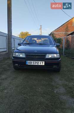 Седан Opel Vectra 1990 в Тростянце