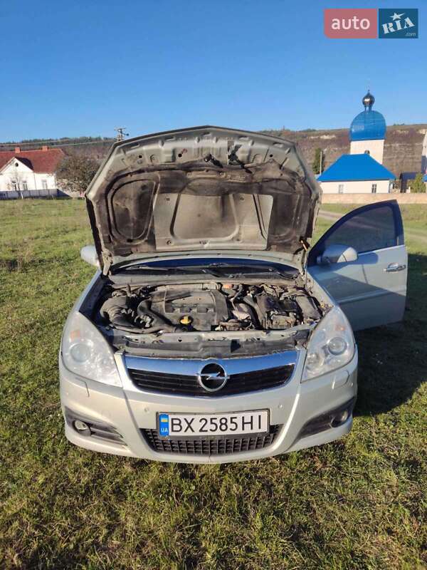 Седан Opel Vectra 2006 в Заставній