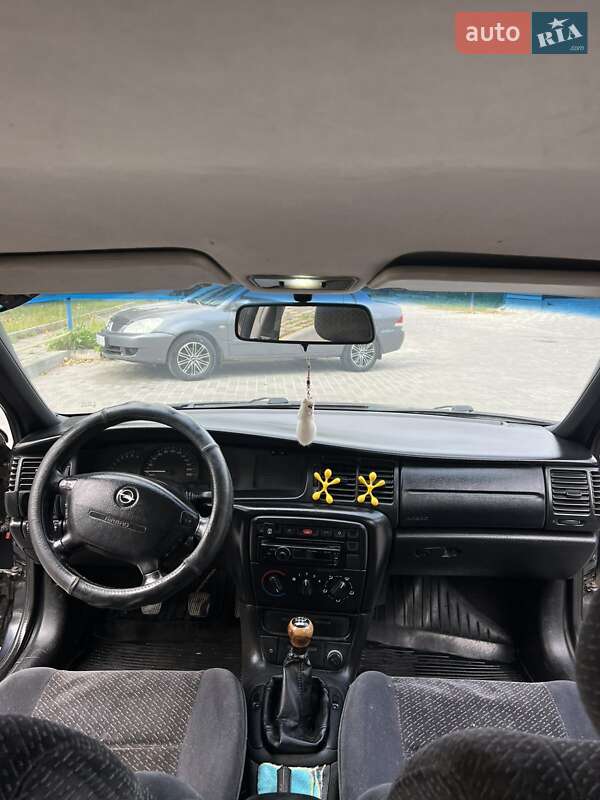 Седан Opel Vectra 1997 в Тернополе