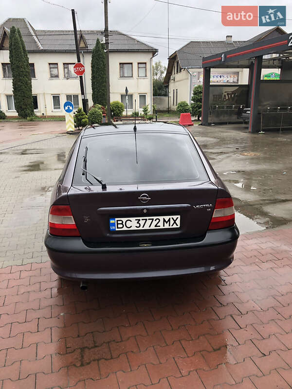 Лифтбек Opel Vectra 1996 в Долине