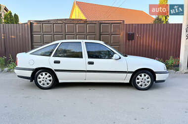 Лифтбек Opel Vectra 1992 в 