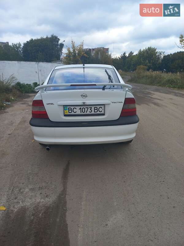 Лифтбек Opel Vectra 1996 в Львове