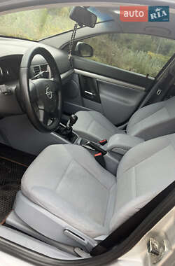 Универсал Opel Vectra 2004 в 