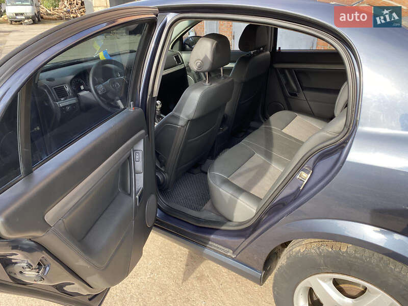 Седан Opel Vectra 2008 в Лебедине