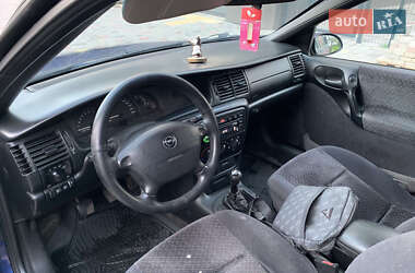 Седан Opel Vectra 1996 в 