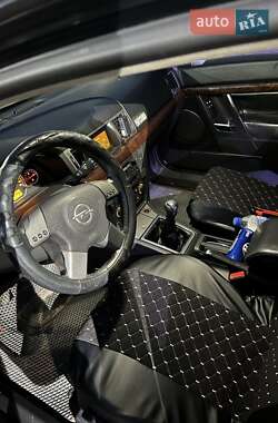 Седан Opel Vectra 2004 в 