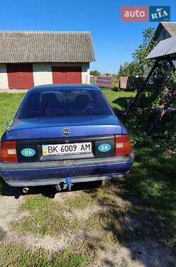 Седан Opel Vectra 1992 в  фото 3 Седан Opel Vectra 1992 в