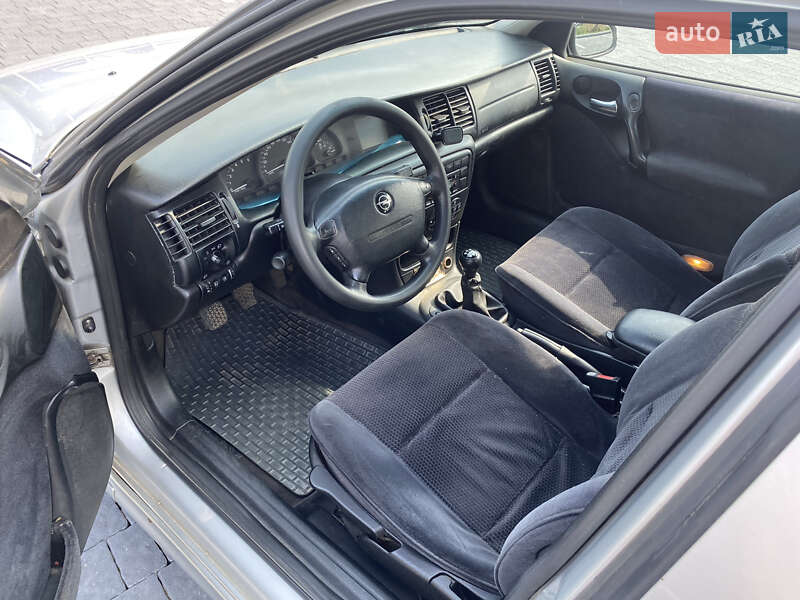 Лифтбек Opel Vectra 2001 в Львове