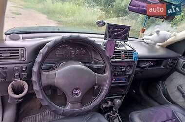 Седан Opel Vectra 1989 в Богодухове
