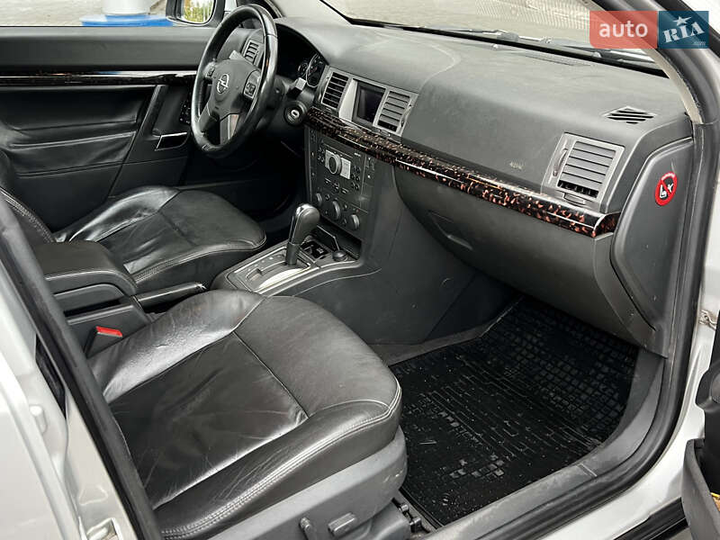 Седан Opel Vectra 2005 в Кременчуге